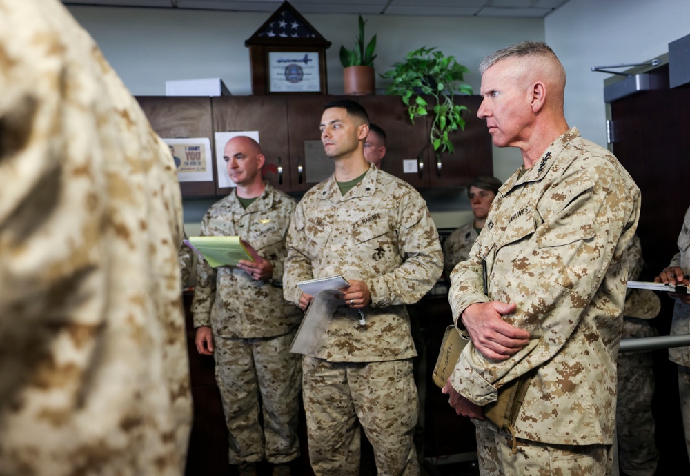 The Commandant, Gen. Eric M. Smith visits MARCENT and TF 51/5th MEB