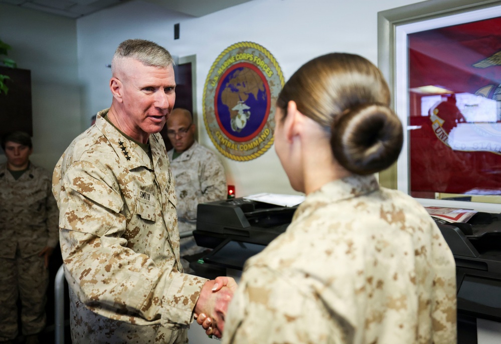 The Commandant, Gen. Eric M. Smith visits MARCENT and TF 51/5th MEB