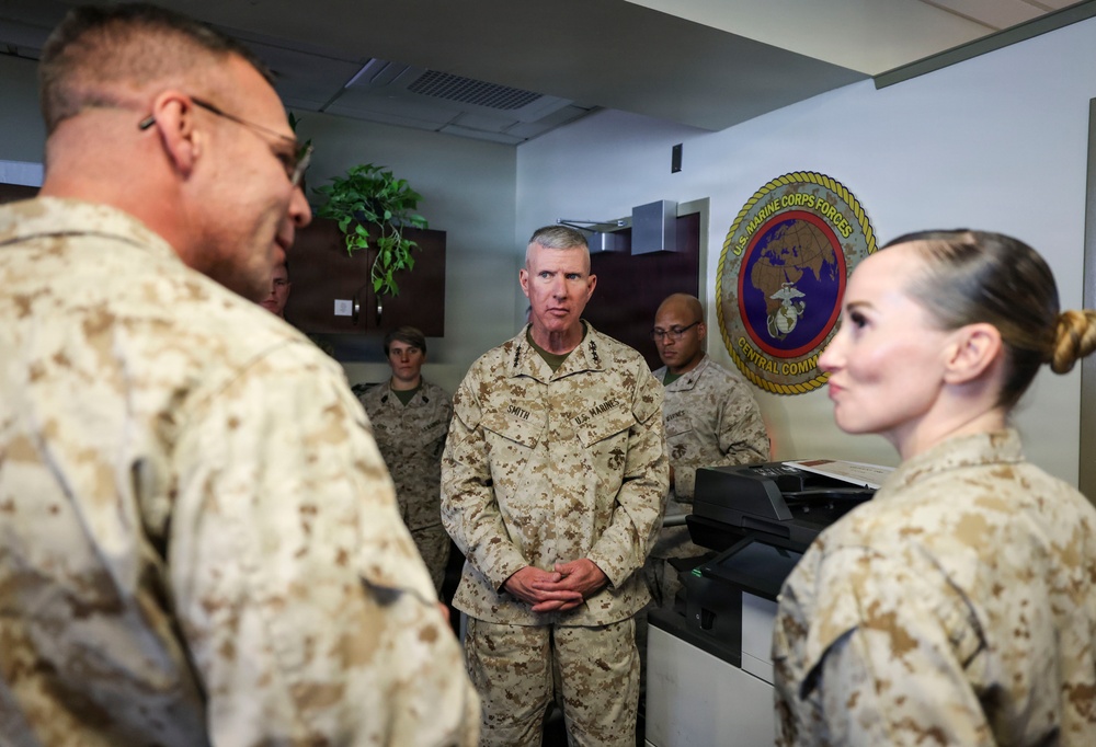 The Commandant, Gen. Eric M. Smith visits MARCENT and TF 51/5th MEB