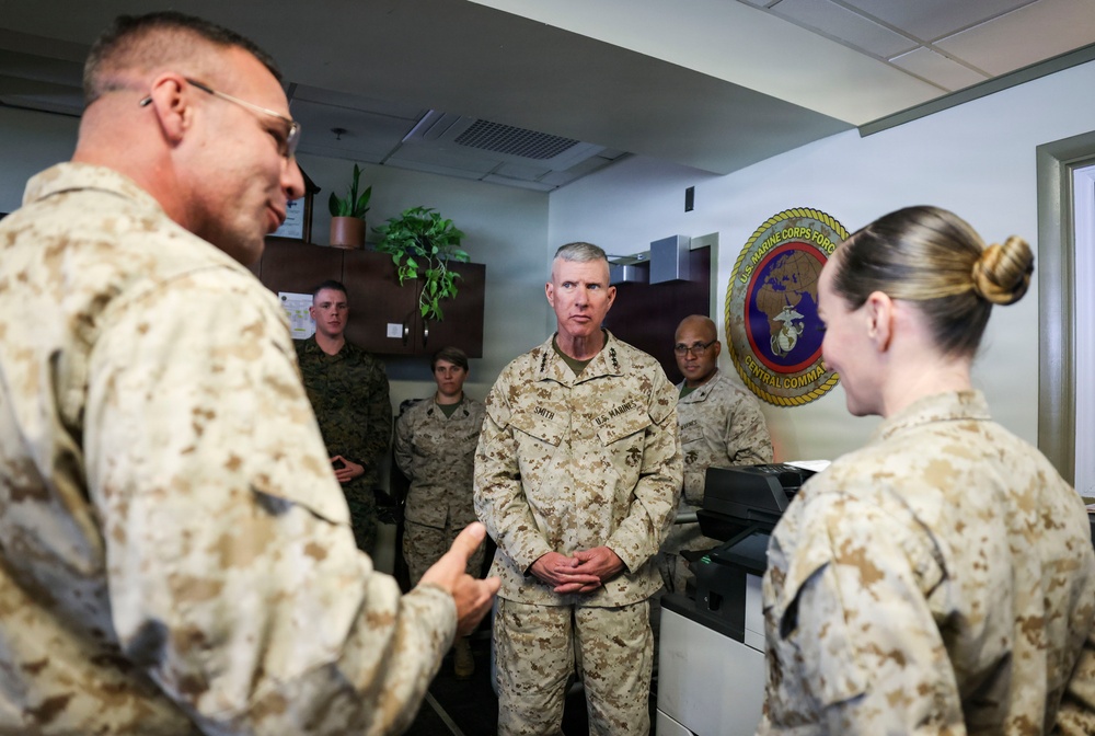 The Commandant, Gen. Eric M. Smith visits MARCENT and TF 51/5th MEB