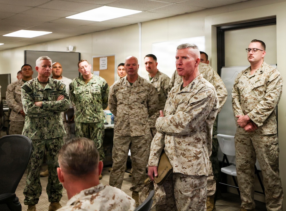 The Commandant, Gen. Eric M. Smith visits MARCENT and TF 51/5th MEB