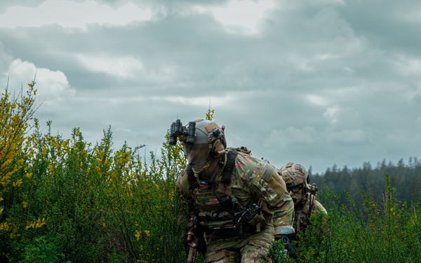 1st Special Forces Group (Airborne) conducts Maneuver Live Fire Exercise