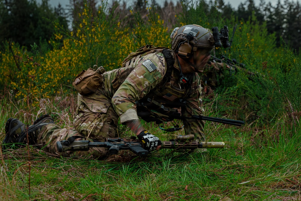 1st Special Forces Group (Airborne) conducts Maneuver Live Fire Exercise
