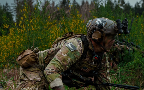 1st Special Forces Group (Airborne) conducts Maneuver Live Fire Exercise