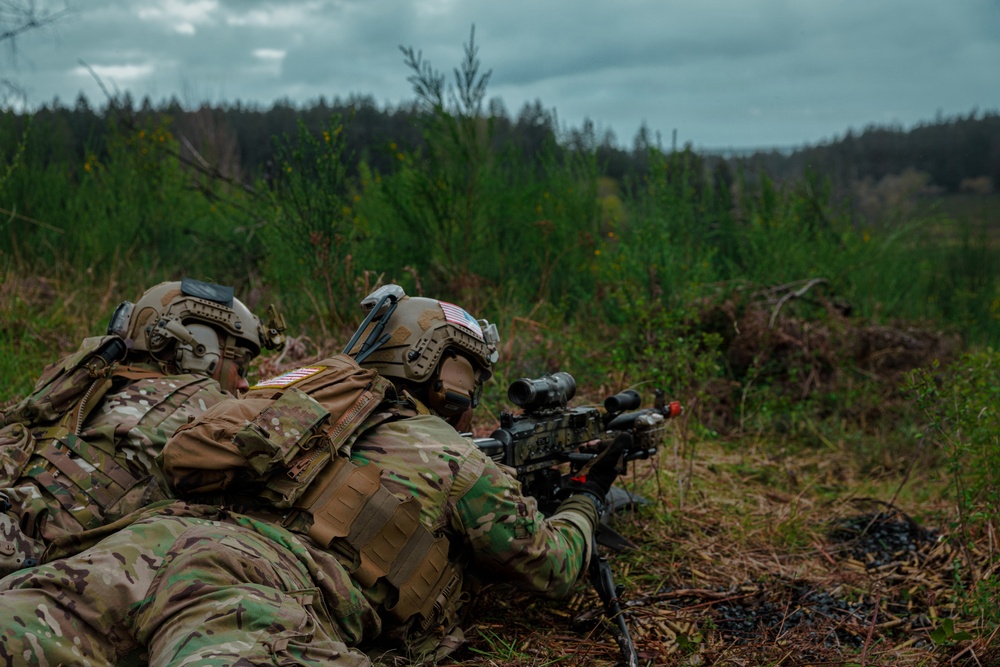 1st Special Forces Group (Airborne) conducts Maneuver Live Fire Exercise