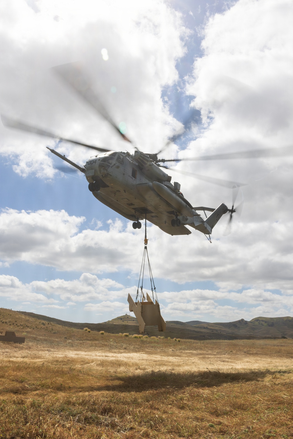 1st DSB and HMH-465 Marines conduct HST training