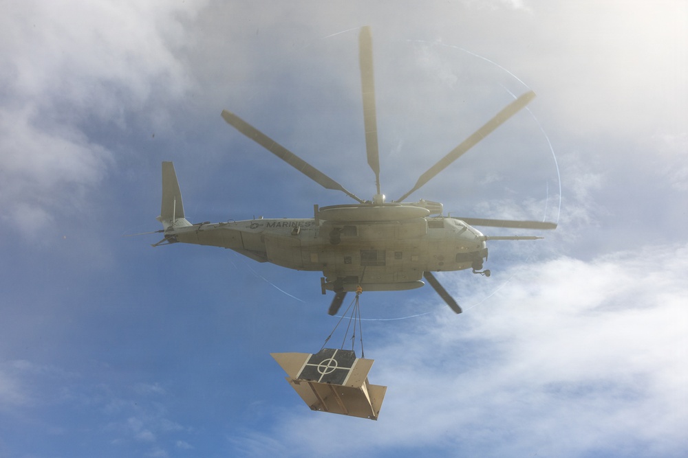 1st DSB and HMH-465 Marines conduct HST training