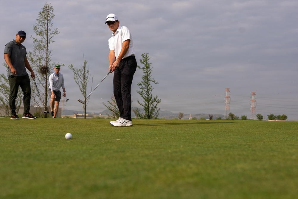 1SIG BDE Signal Month: 1st Signal Brigade Soldiers compete in Golf Scramble.