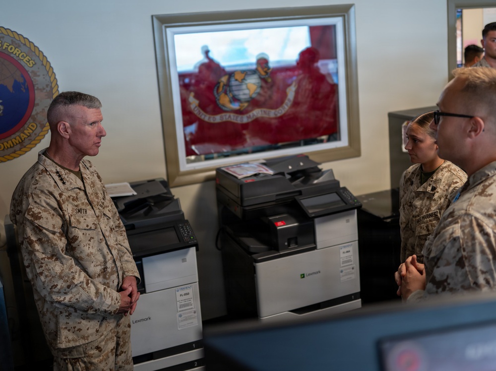 Commandant of the Marine Corps visits MARCENT
