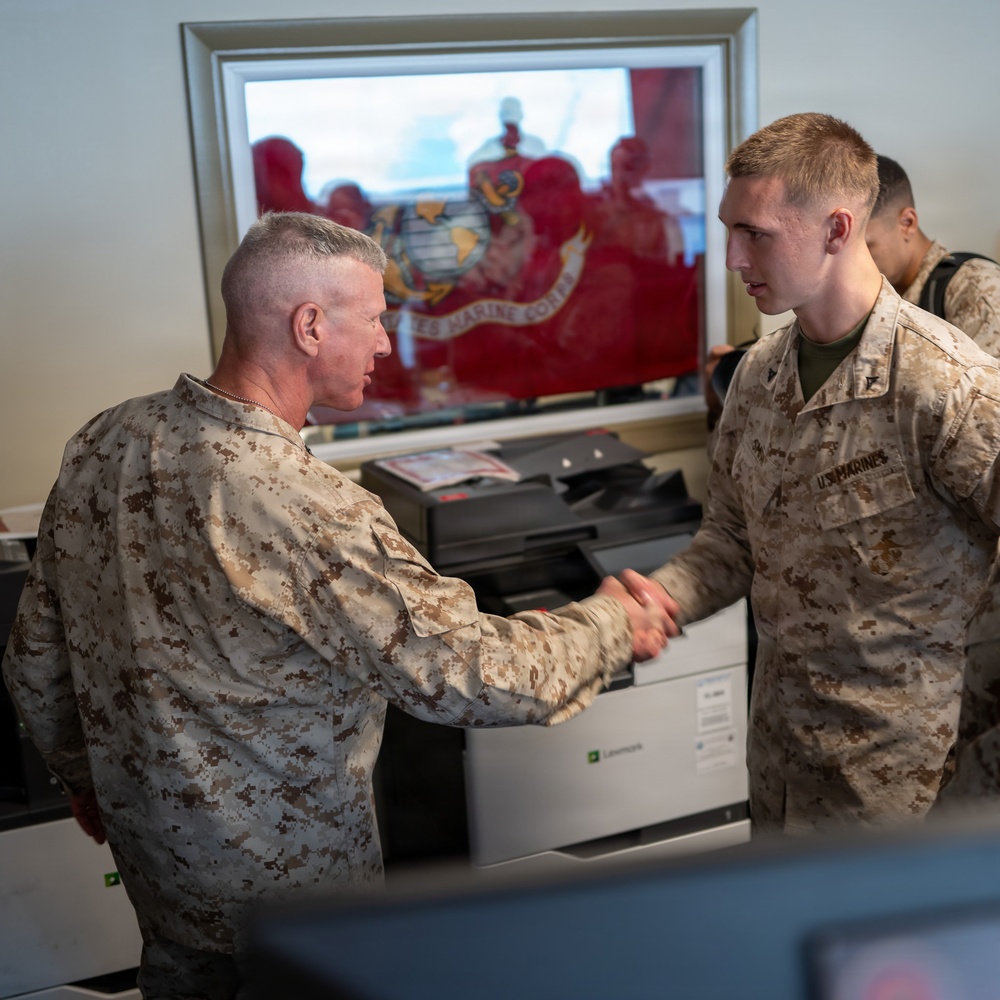 Commandant of the Marine Corps visits MARCENT