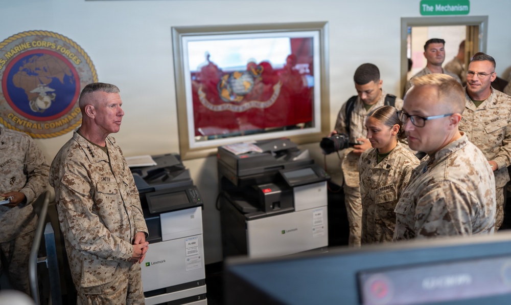 Commandant of the Marine Corps visits MARCENT