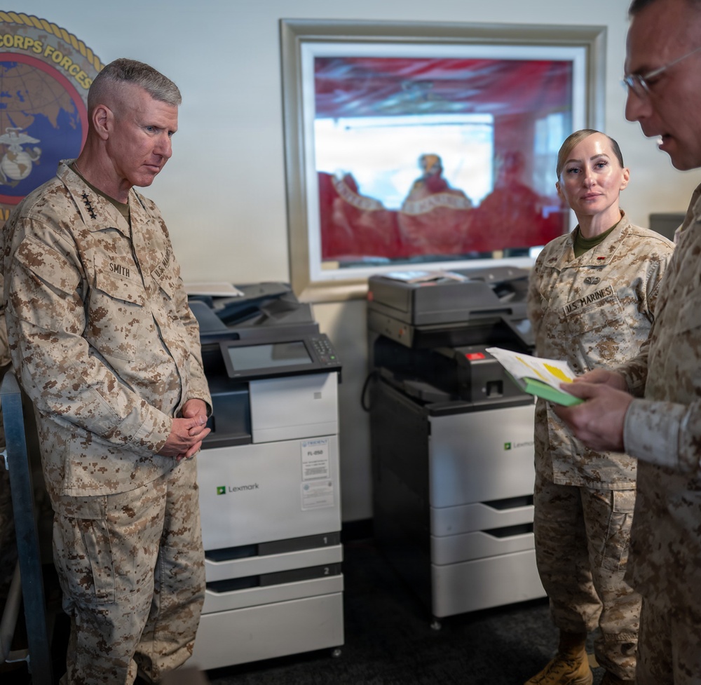 Commandant of the Marine Corps visits MARCENT