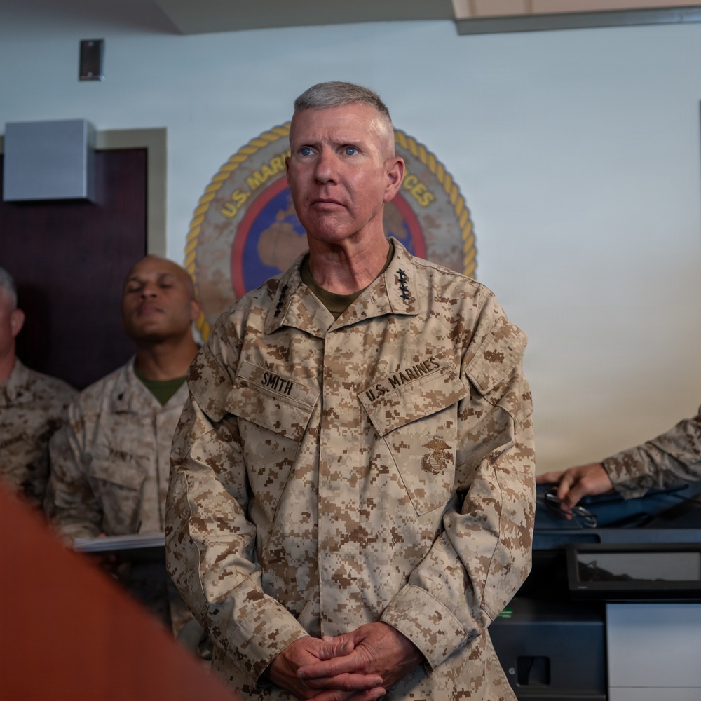 Commandant of the Marine Corps visits MARCENT