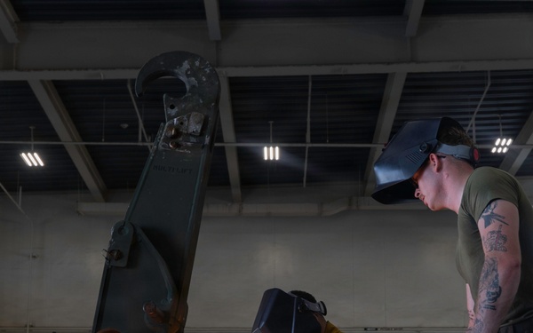 3rd Maintenance Battalion Conducts Routine Vehicle Maintenance