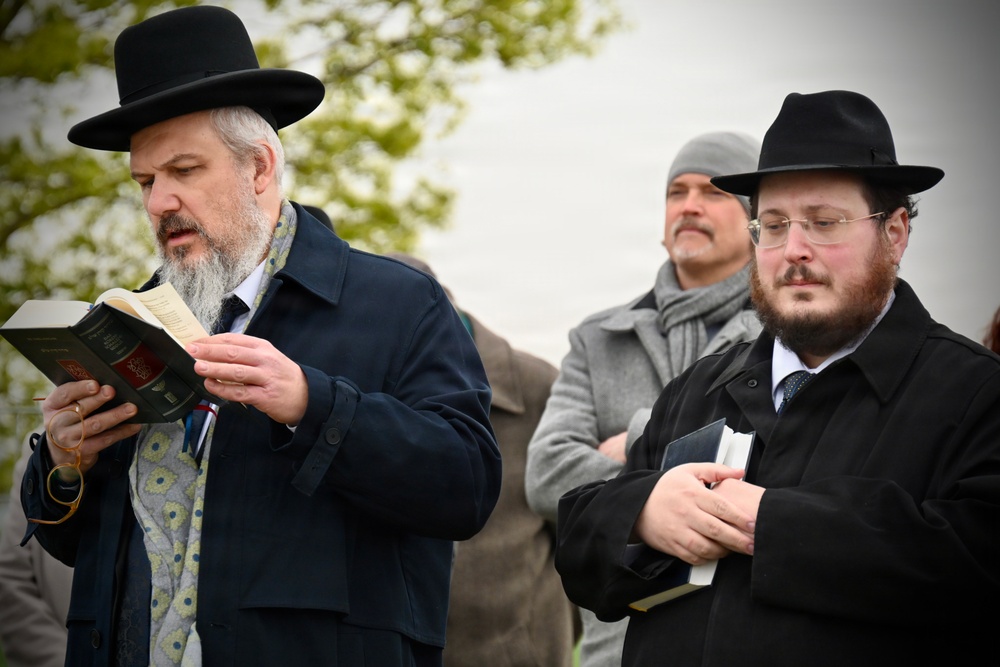 USAG Stuttgart community honors Holocaust victims