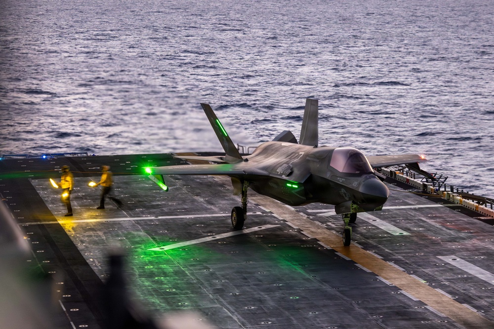 11th MEU Marines, Sailors Conduct Flight Operations Aboard USS Boxer