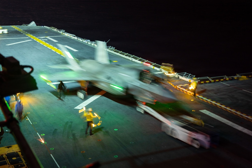 11th MEU Marines, Sailors Conduct Flight Operations Aboard USS Boxer