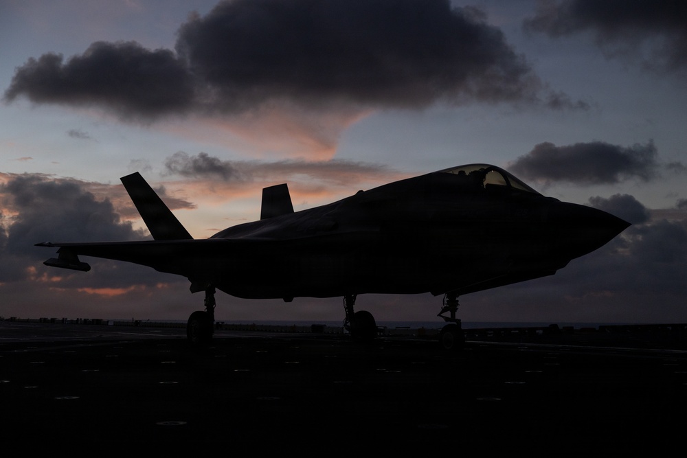 11th MEU Marines, Sailors Conduct Flight Operations Aboard USS Boxer