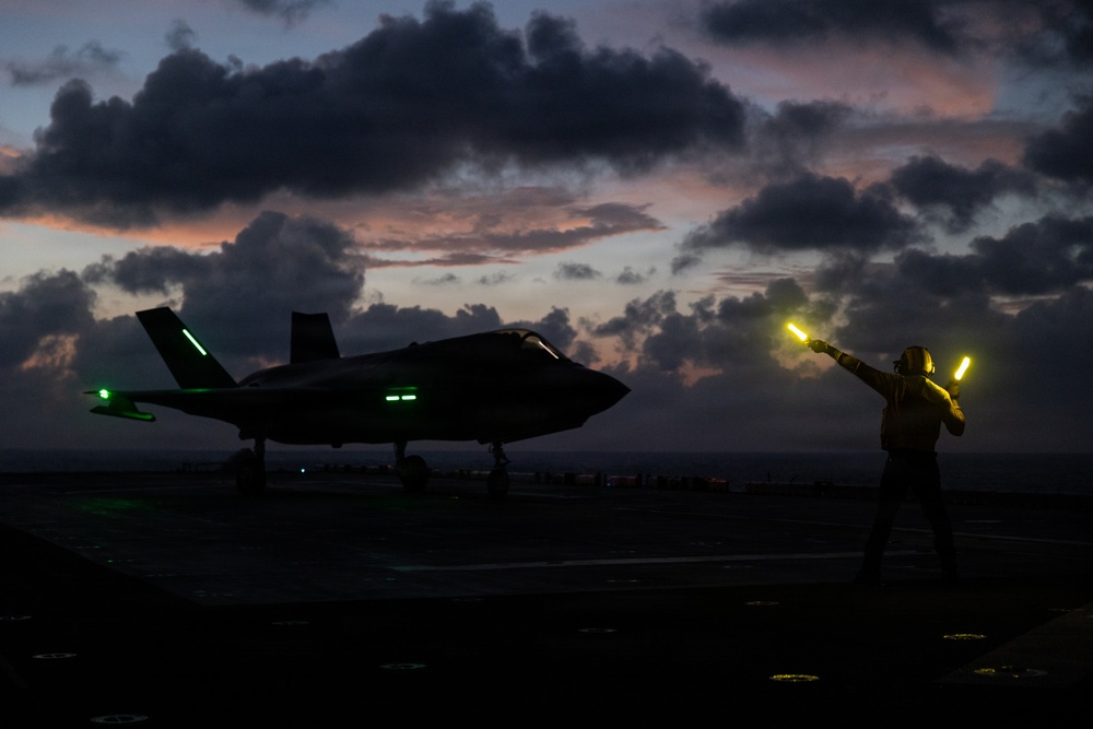 11th MEU Marines, Sailors Conduct Flight Operations Aboard USS Boxer