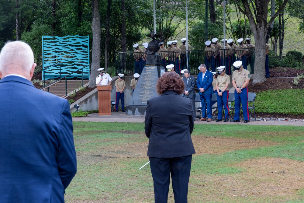 U.S. service members participate in wreath-laying ceremony during Fleet Week Houston