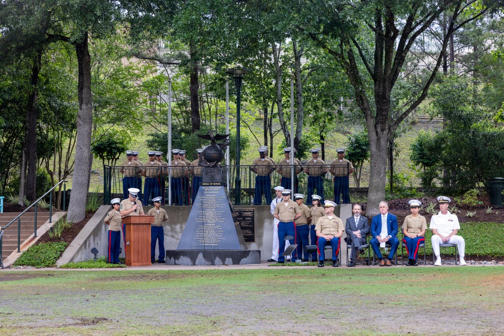 U.S. service members participate in wreath-laying ceremony during Fleet Week Houston
