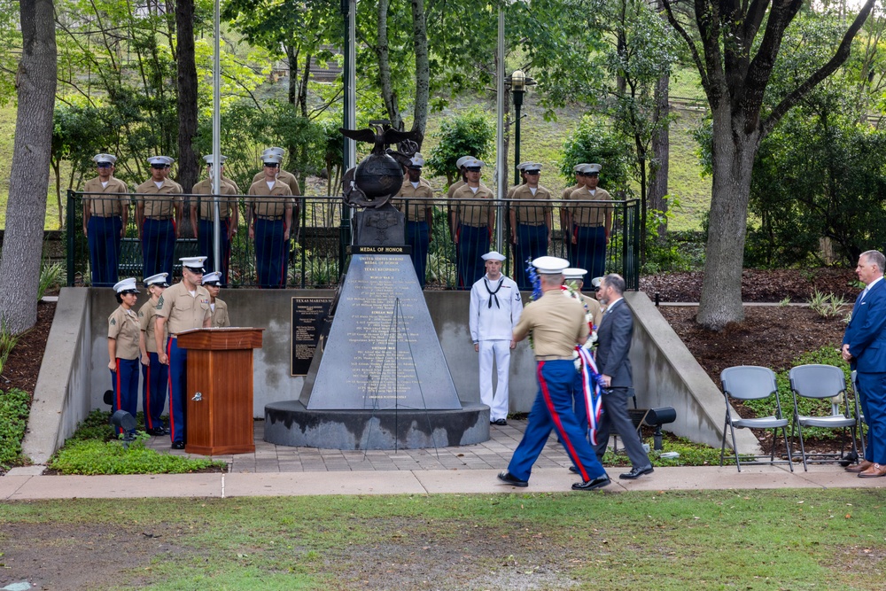 U.S. service members participate in wreath-laying ceremony during Fleet Week Houston