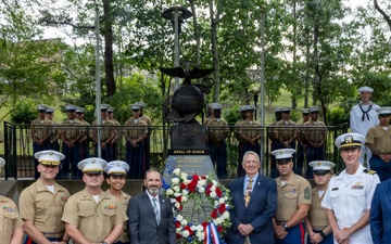 U.S. service members participate in wreath-laying ceremony during Fleet Week Houston