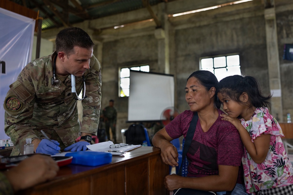 Balikatan 2026: U.S., Philippine service members provide medical care, training in San Vicente
