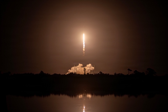 Starlink 10-24 Launches from Cape Canaveral Space Force Station