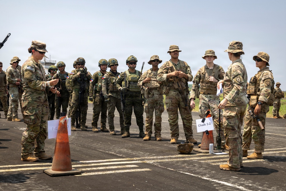 American, Australian, Philippine partner forces participate in CH-47 Chinook cold-load training
