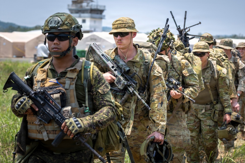 American, Australian, Philippine partner forces participate in CH-47 Chinook cold-load training