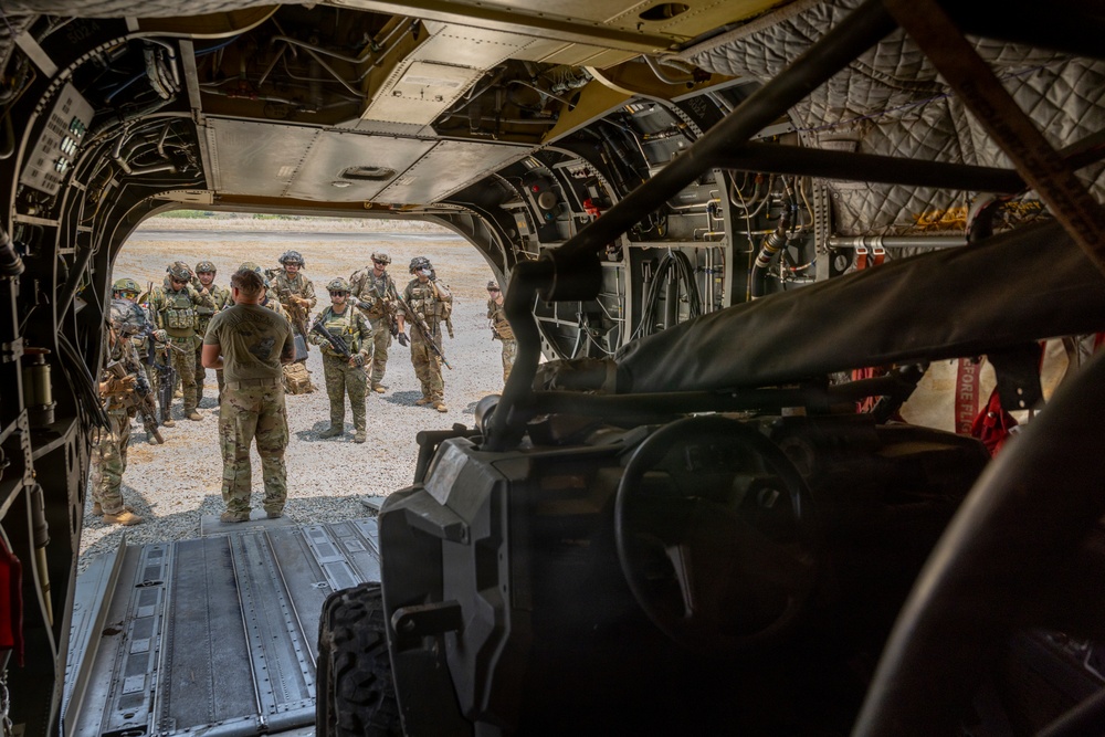 American, Australian, Philippine partner forces participate in CH-47 Chinook cold-load training
