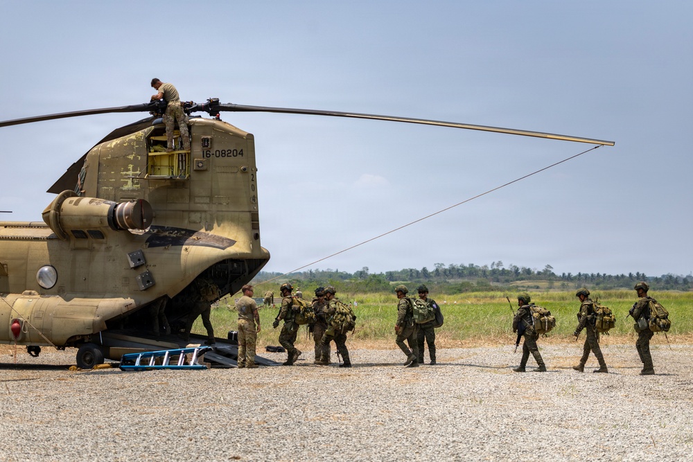 American, Australian, Philippine partner forces participate in CH-47 Chinook cold-load training