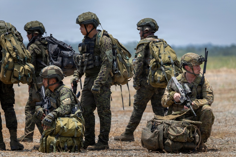 American, Australian, Philippine partner forces participate in CH-47 Chinook cold-load training