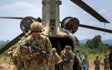 American, Australian, Philippine partner forces participate in CH-47 Chinook cold-load training