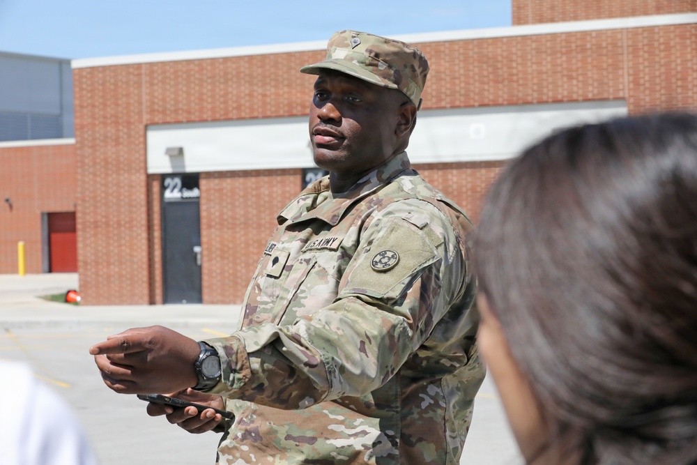 310th ESC Soldiers visit local Highschool