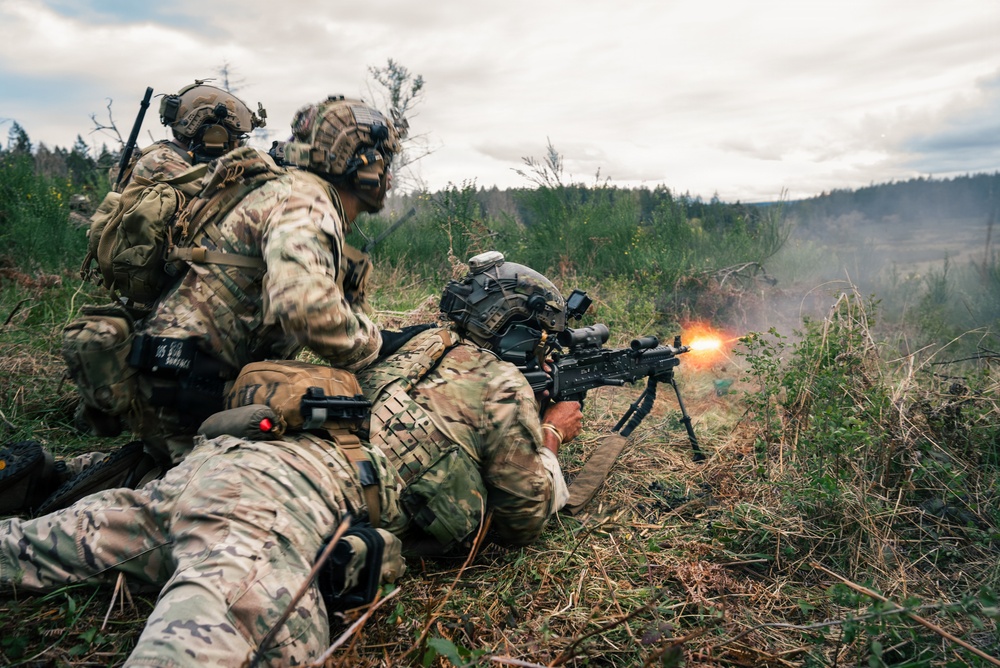1st Special Forces Group (Airborne) conducts Maneuver Live Fire Exercise
