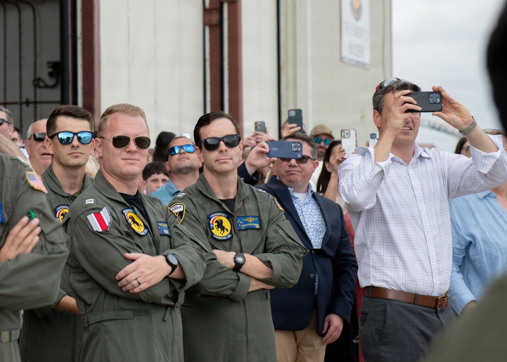 VT-28 Holds An Airborne Change of Command Ceremony