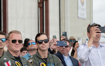 VT-28 Holds An Airborne Change of Command Ceremony