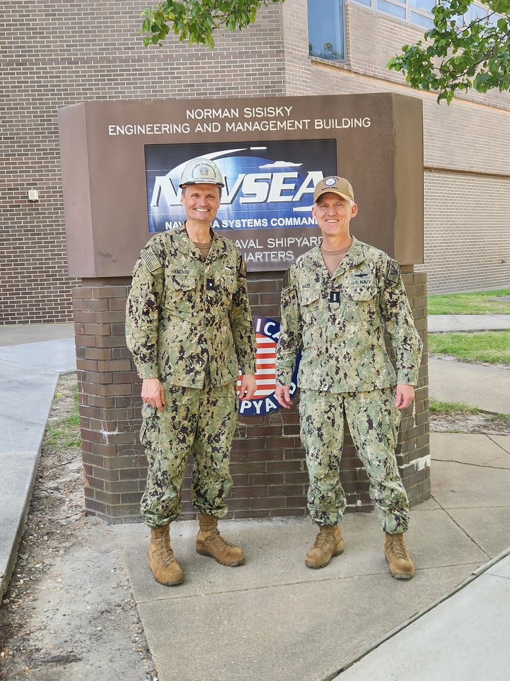 VADM Wayne Baze, NAVIG, Visits NNSY
