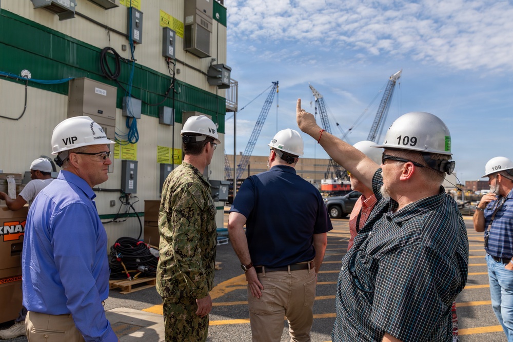 Director of Naval Enterprise Networks, PEO Digital, Visits NNSY