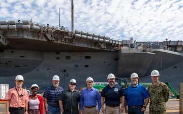 Director of Naval Enterprise Networks, PEO Digital, Visits NNSY