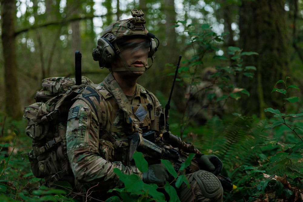 1st Special Forces Group (Airborne) conducts Maneuver Live Fire Exercise