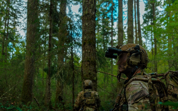 1st Special Forces Group (Airborne) conducts Maneuver Live Fire Exercise