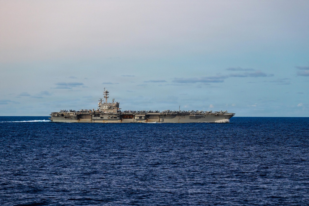 USS George H.W. Bush (CVN 77) Sails Alongside USS Mason (DDG 87)