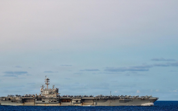 USS George H.W. Bush (CVN 77) Sails Alongside USS Mason (DDG 87)