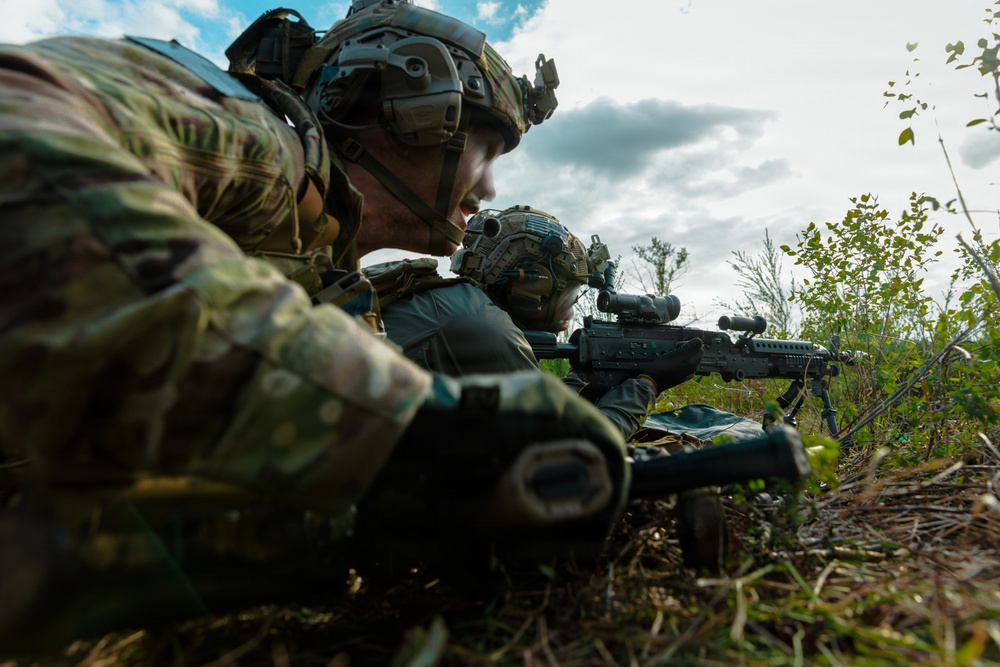 1st Special Forces Group (Airborne) conducts Maneuver Live Fire Exercise