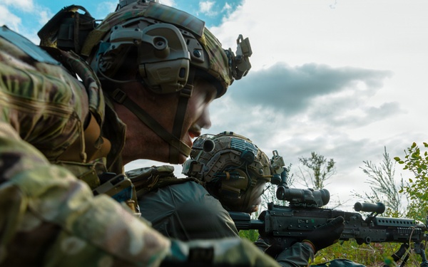 1st Special Forces Group (Airborne) conducts Maneuver Live Fire Exercise