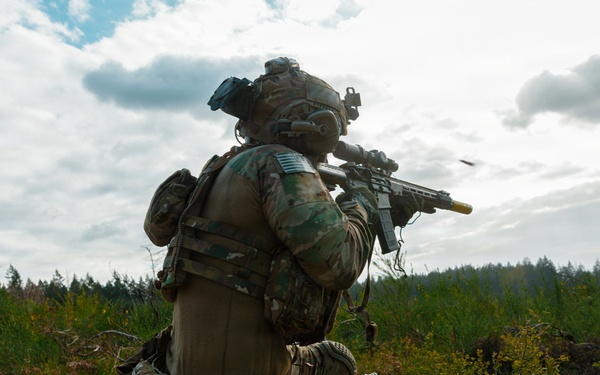 1st Special Forces Group (Airborne) conducts Maneuver Live Fire Exercise