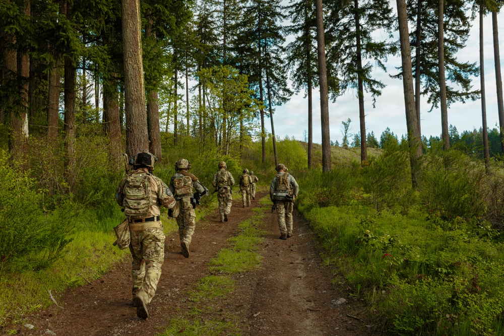 1st Special Forces Group (Airborne) conducts Maneuver Live Fire Exercise
